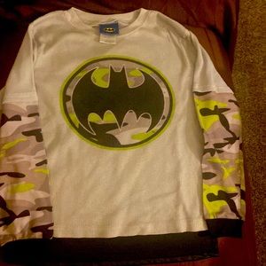 Batman long sleeve T-shirt with Velcro cape on back